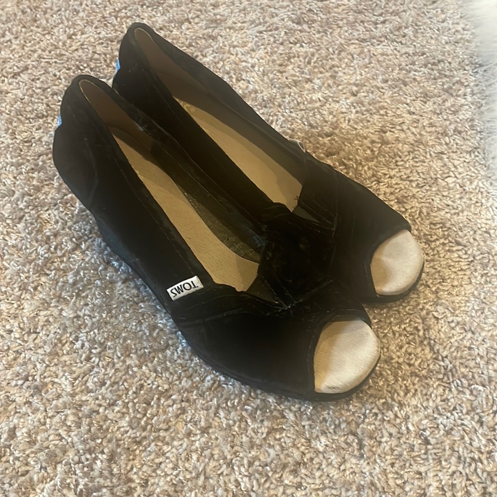 TOMS wedges in black velvet